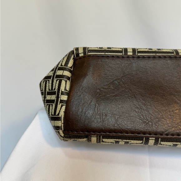 Tommy Hilfiger Monogram Shoulder Bag/Crossbody Bag Classic Designer Bag - Picture 8 of 11